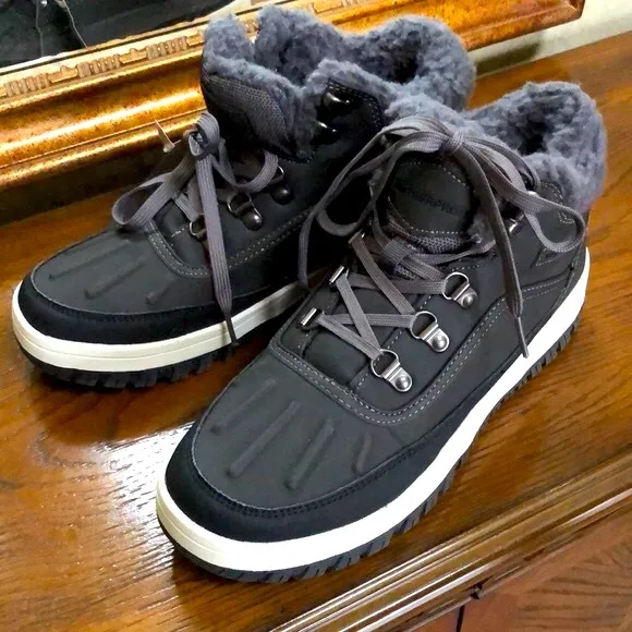 New Men’s Weatherproof lace up sneaker boots with suede leather.  Size 8. Grey.