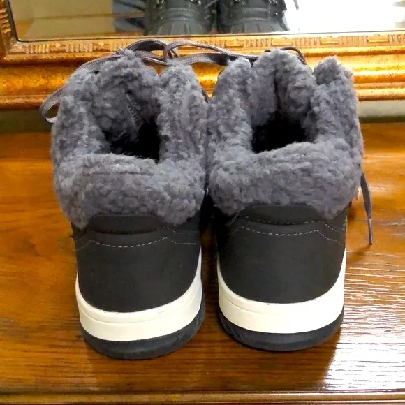 New Men’s Weatherproof lace up sneaker boots with suede leather.  Size 8. Grey.