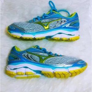 NEW Mizuno Women's Wave Inspire 13 Running Walking Athletic Sneakers US 6
