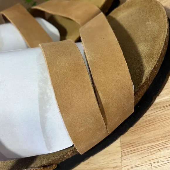 NEW NAOT 9, 40 Kayla Neutral Beige Tan Leather Supportive Popular Sandals
