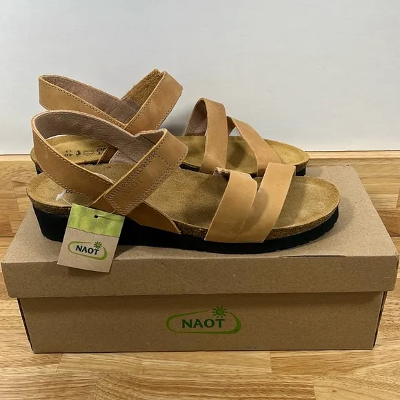 NEW NAOT 9, 40 Kayla Neutral Beige Tan Leather Supportive Popular Sandals