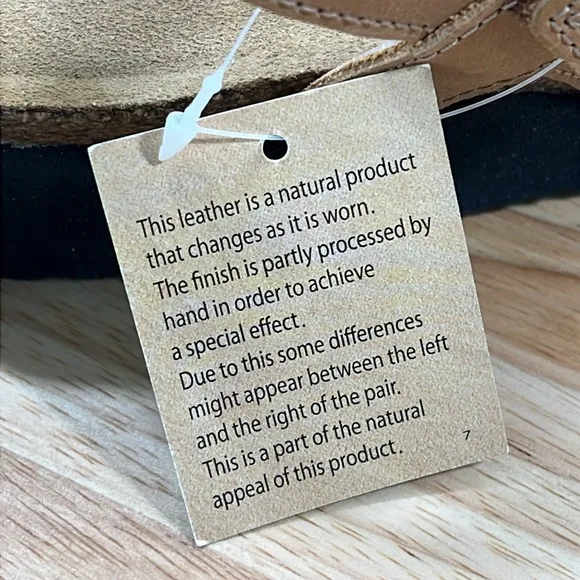 NEW NAOT 9, 40 Kayla Neutral Beige Tan Leather Supportive Popular Sandals