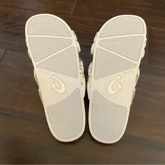 New Olukai Hila cool color and pattern women’s slide sandals 🩴 size 10