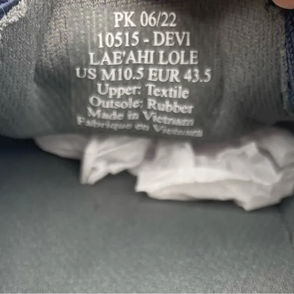 New!! Olukai Lae'ahi Lole trench blue slip ons. Size 10.5