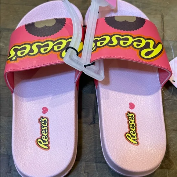 NEW Reese's Slide Sandals Sz 1 Notepad Socks Zipper Bag Reese’s Gift Set Lot
