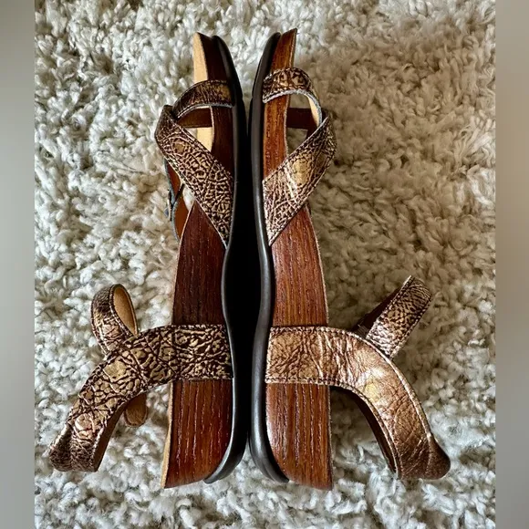 NEW SAS Pampa Sandals with Toe Loop in Copper and Gold