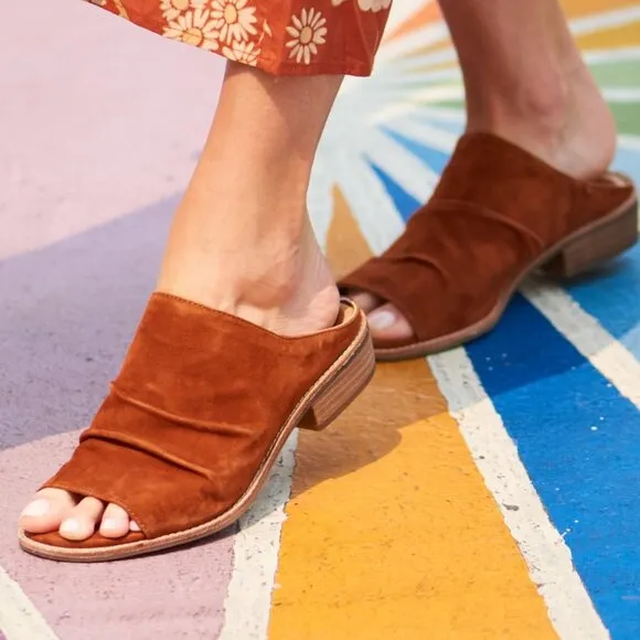new Sofft Netta Women’s GENUINE SUEDE Sandals 492S0