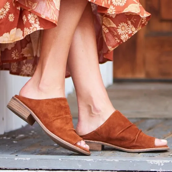 new Sofft Netta Women’s GENUINE SUEDE Sandals 492S0