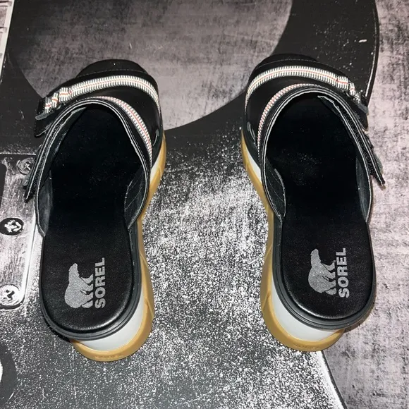 NEW Sorel Sandals