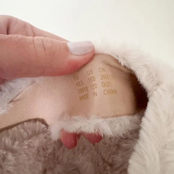 NEW Stuart Weitzman Fuzzy Roza Cream Slide Sandals US 10