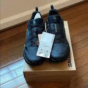 New with tags Salomon Genesis GTX outdoor sneakers