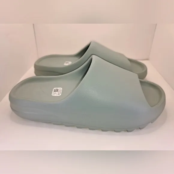 NEW WITHOUT BOX Size 10 Salt Adidas Yeezy Slide Sandals
