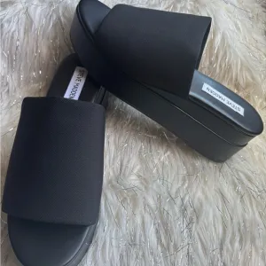 New without tag Steve Madden Bendable Black Platform Slides Size 8.5