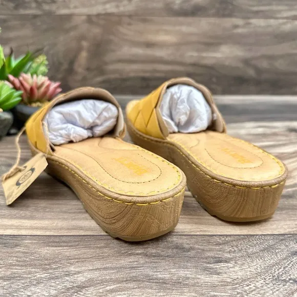NIB Born Aleah 8M 39 Leather Slide Sandals Yellow