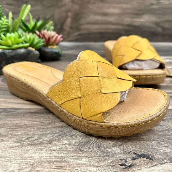 NIB Born Aleah 8M 39 Leather Slide Sandals Yellow