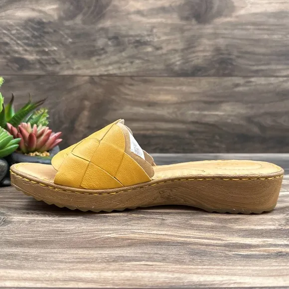 NIB Born Aleah 8M 39 Leather Slide Sandals Yellow