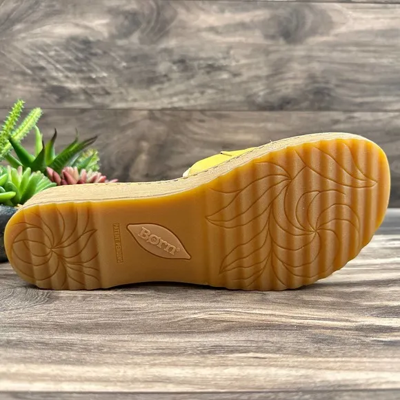 NIB Born Aleah 8M 39 Leather Slide Sandals Yellow