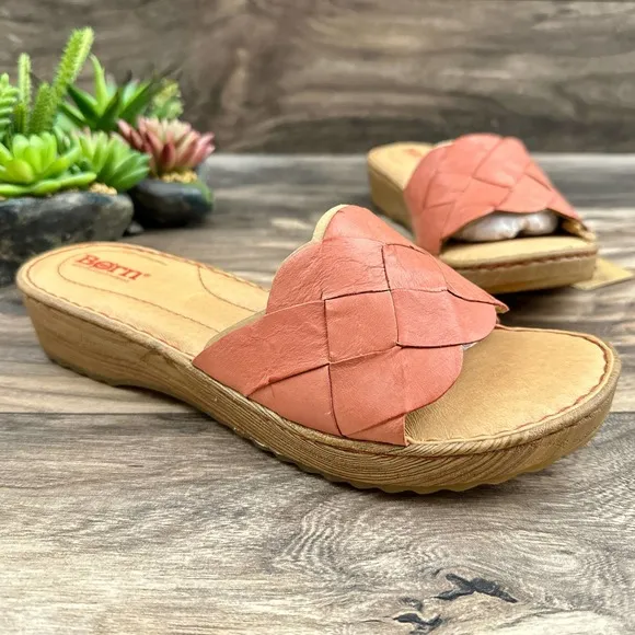 NIB Born Aleah 9M 40.5 Rust Leather Slide Sandals