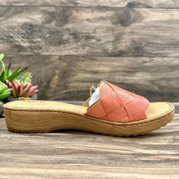 NIB Born Aleah 9M 40.5 Rust Leather Slide Sandals