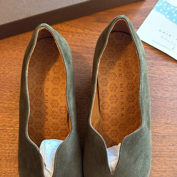 nib Chie Mihara “Rocal” Suede Low Heeled Loafers – in Olive Green size 9.5