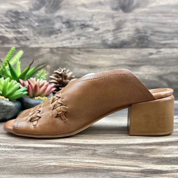 NIB Miz Mooz Briar 38 7.5-8 Whipstitch Leather Heeled Slide Sandal Brandy Brown