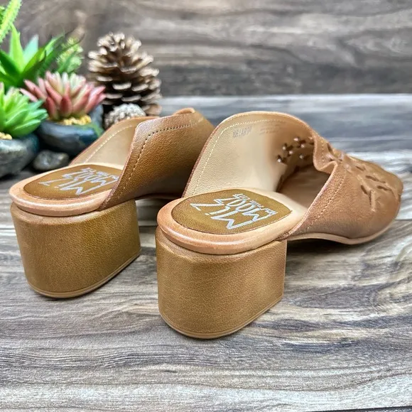 NIB Miz Mooz Briar 38 7.5-8 Whipstitch Leather Heeled Slide Sandal Brandy Brown
