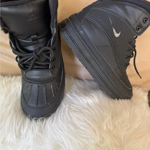 NIKE ACG unisex Black High-Top Boots size 7 Y