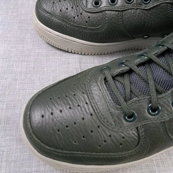 Nike Air Force 1 SF Mid Shoes Women's 9 Outdoor Green Army AA3966-300 Sneakers