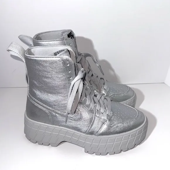 Nike Air Jordan 1 High Brooklyn In Boots In Silver