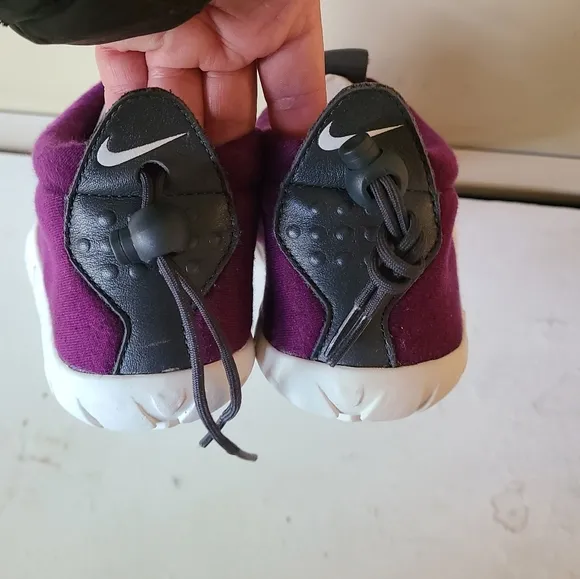 Nike Air Moc Tech Fleece Sneakers