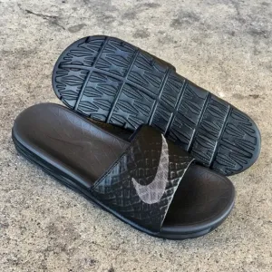 NIKE BENASSI SOLARSOFT SLIDESJDI BLACK RAIDERS CHARCOALS