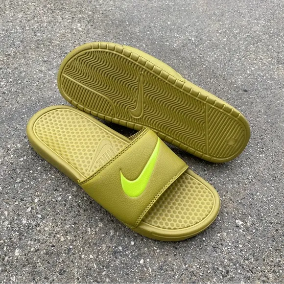 NIKE BENASSI SWOOSHSLIDES NWT LEAF LEAVES GREENS APPLES