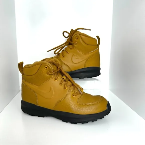Nike Kids Manoa Boots Leather Yellow Sneakers Size 1Y