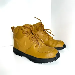 Nike Kids Manoa Boots Leather Yellow Sneakers Size 1Y