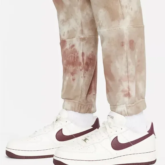 Nike / Men’s Sportswear Club Fleece Tie Dye Jogger Pants Sunrise Hemp