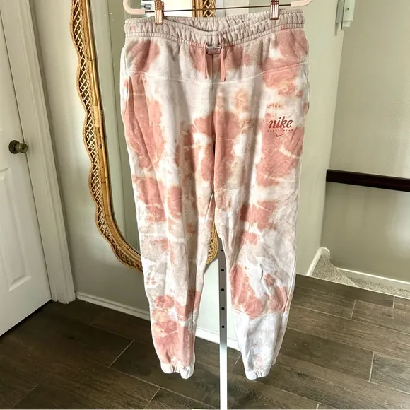 Nike / Men’s Sportswear Club Fleece Tie Dye Jogger Pants Sunrise Hemp