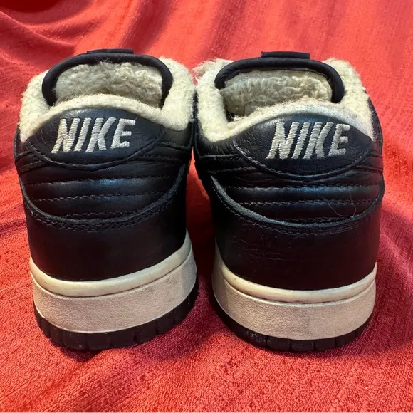 NIKE Rare Dunk Low 6.0 Women's 8/Mens 6.5 454760-001, EUC