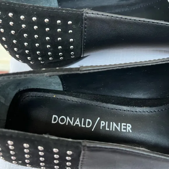 Nordstrom Donald Pliner black pointy nose, studded front/back high end shoes,6.5