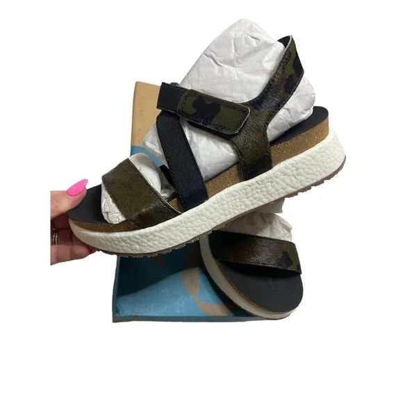 NWB OTBT Sierra Wedge Comfort Sandals in color Mud-sz 6.5