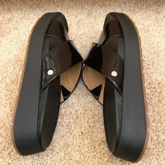 NWOB! UGG size 6.5 black Emily slide sandals