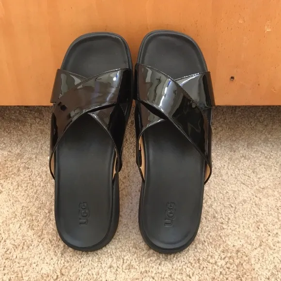 NWOB! UGG size 6.5 black Emily slide sandals