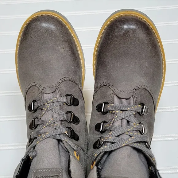 NWOT Clarks Day HI GTX Junior Leather Boots