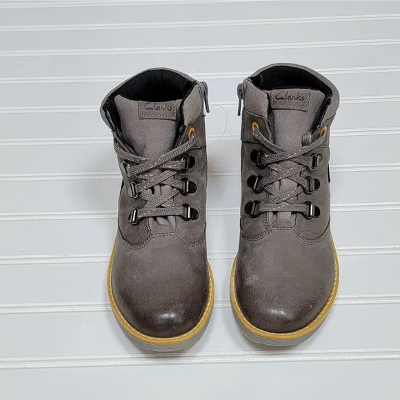 NWOT Clarks Day HI GTX Junior Leather Boots