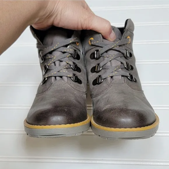 NWOT Clarks Day HI GTX Junior Leather Boots