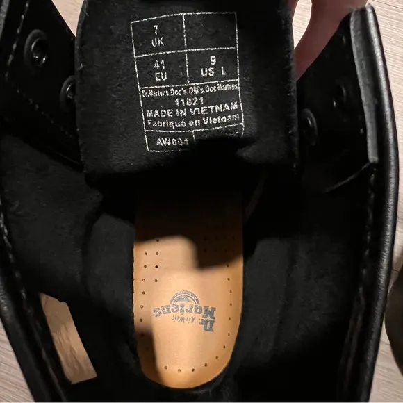 NWOT Dr Martens Lace Up Boots