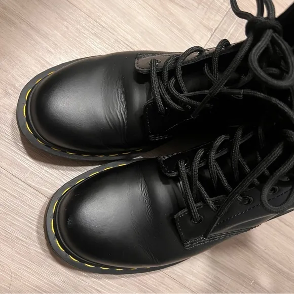 NWOT Dr Martens Lace Up Boots
