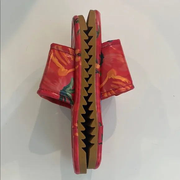 NWOT FARM Rio Puffy Slide Sandals Red Size 9