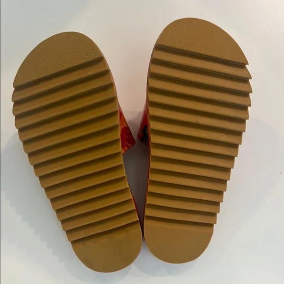NWOT FARM Rio Puffy Slide Sandals Red Size 9
