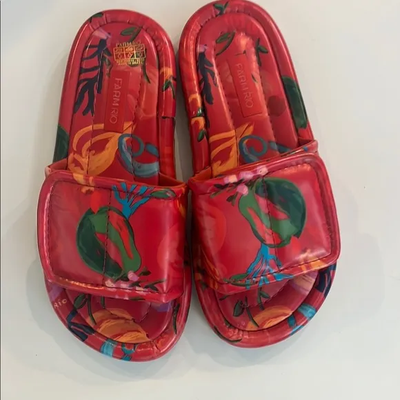 NWOT FARM Rio Puffy Slide Sandals Red Size 9
