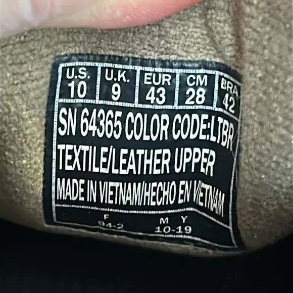 NWOT Mens Skechers shoes